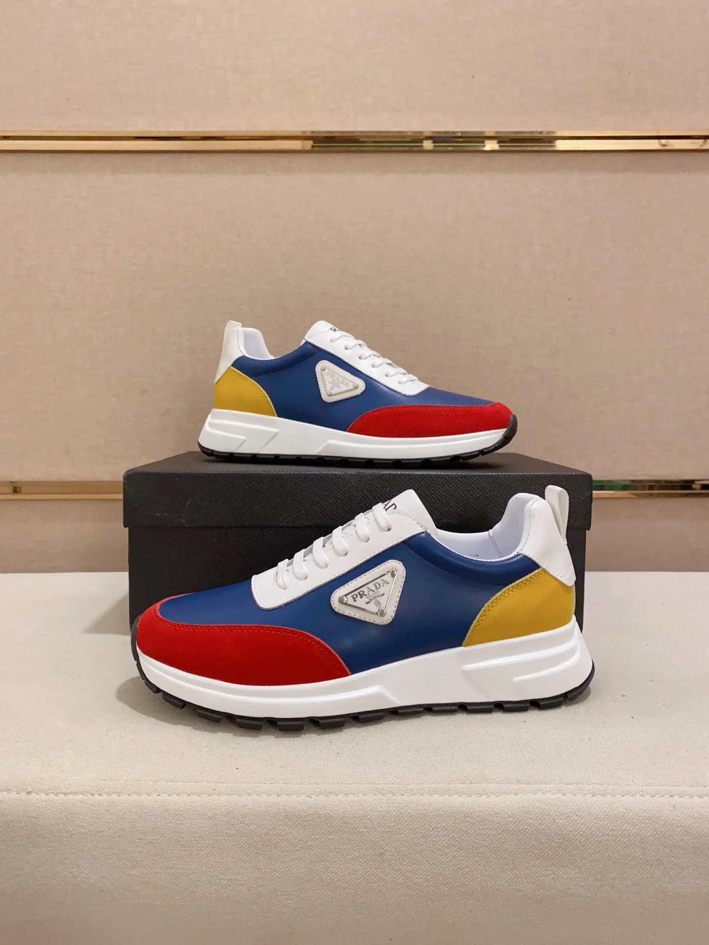 Men's shoes 💰: 500💰 [Prada～Prada] Trendy new styles are on the market. Same style as the official website. Counter quality. Original matching. [Strong] [Strong] Selected first-layer cowhide fabric. Comfortable and breathable sheepskin lining, fine workmanship, upper layer made of 100% pure cowhide, original last shape, comfortable on the feet, shoe sizes 38 to 44